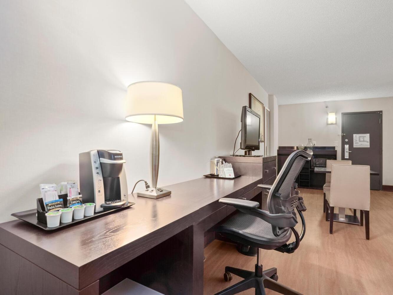 The Armon Stamford Hotel & Conference Center 外观 照片