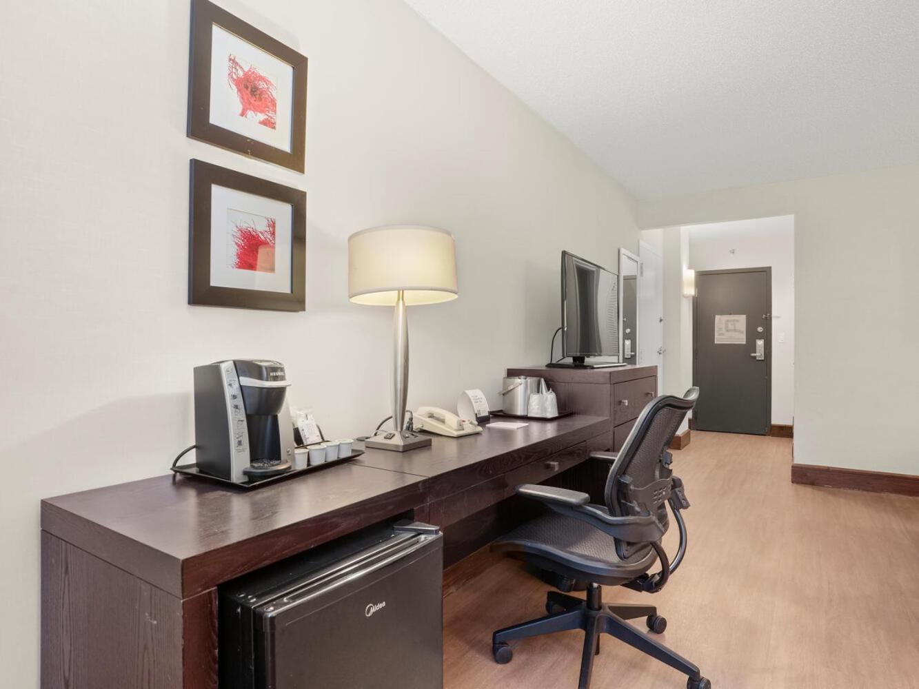 The Armon Stamford Hotel & Conference Center 外观 照片
